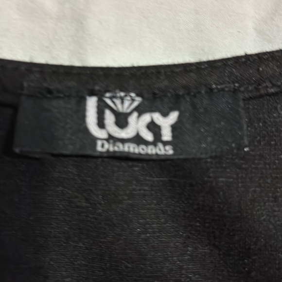 Black crop top with ruffle cap sleeve - Picture 2 of 4